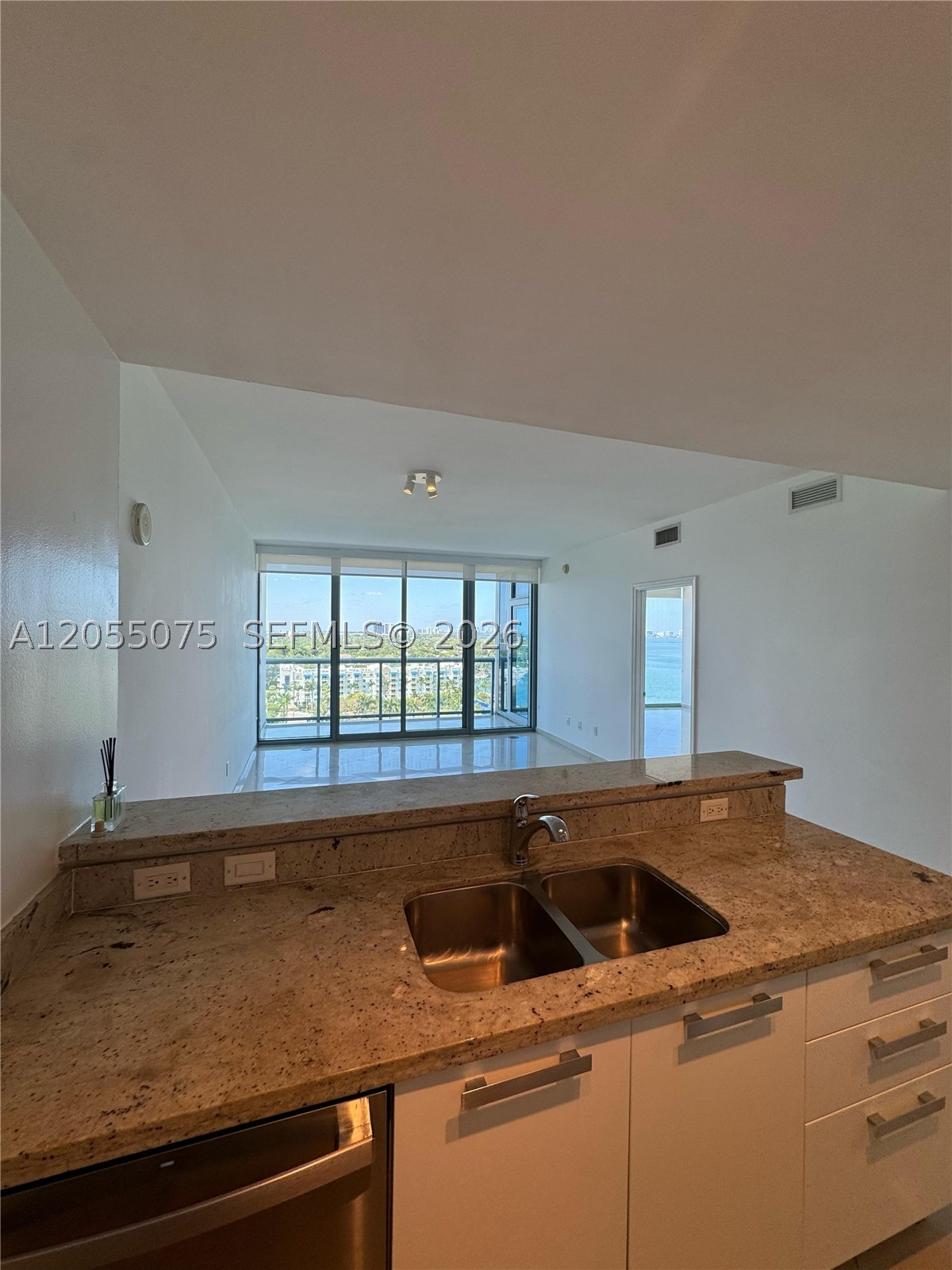 BLUE CONDO - Residential