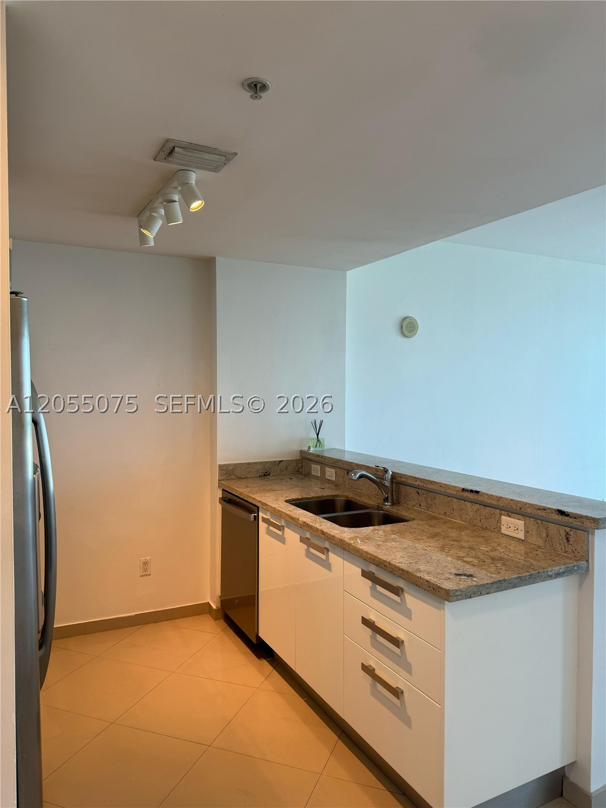 BLUE CONDO - Residential