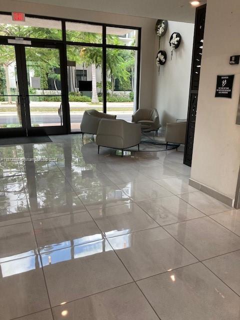 URBANA DOWNTOWN DORAL - Residential Lease