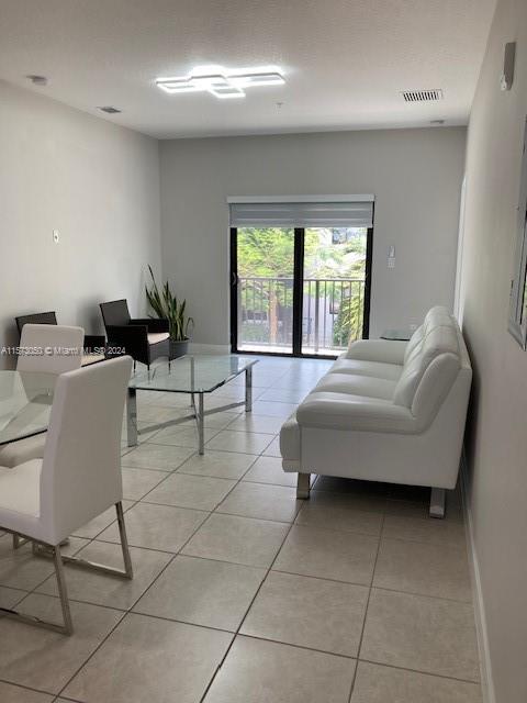 URBANA DOWNTOWN DORAL - Residential Lease