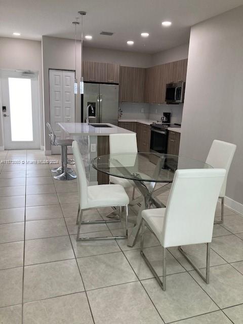 URBANA DOWNTOWN DORAL - Residential Lease