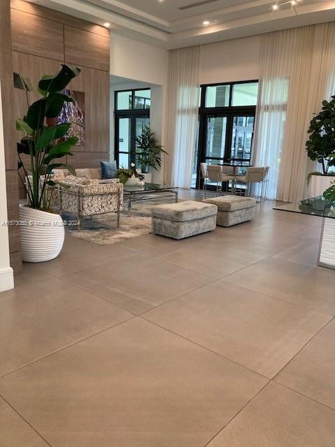 URBANA DOWNTOWN DORAL - Residential Lease