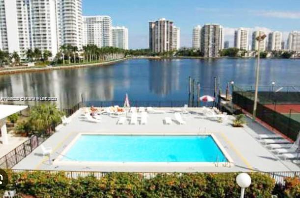 COMMODORE PLAZA CONDO - Residential