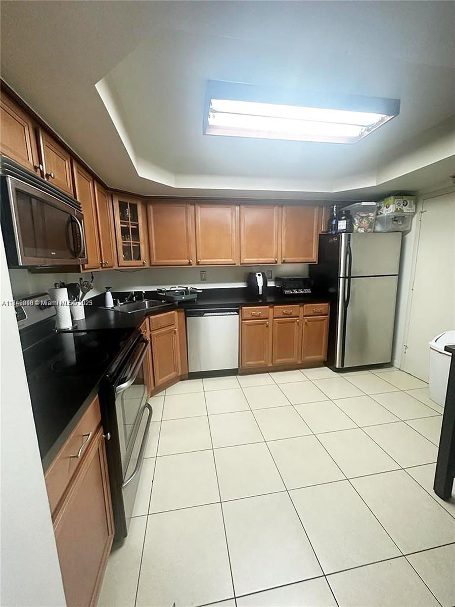 COMMODORE PLAZA CONDO - Residential