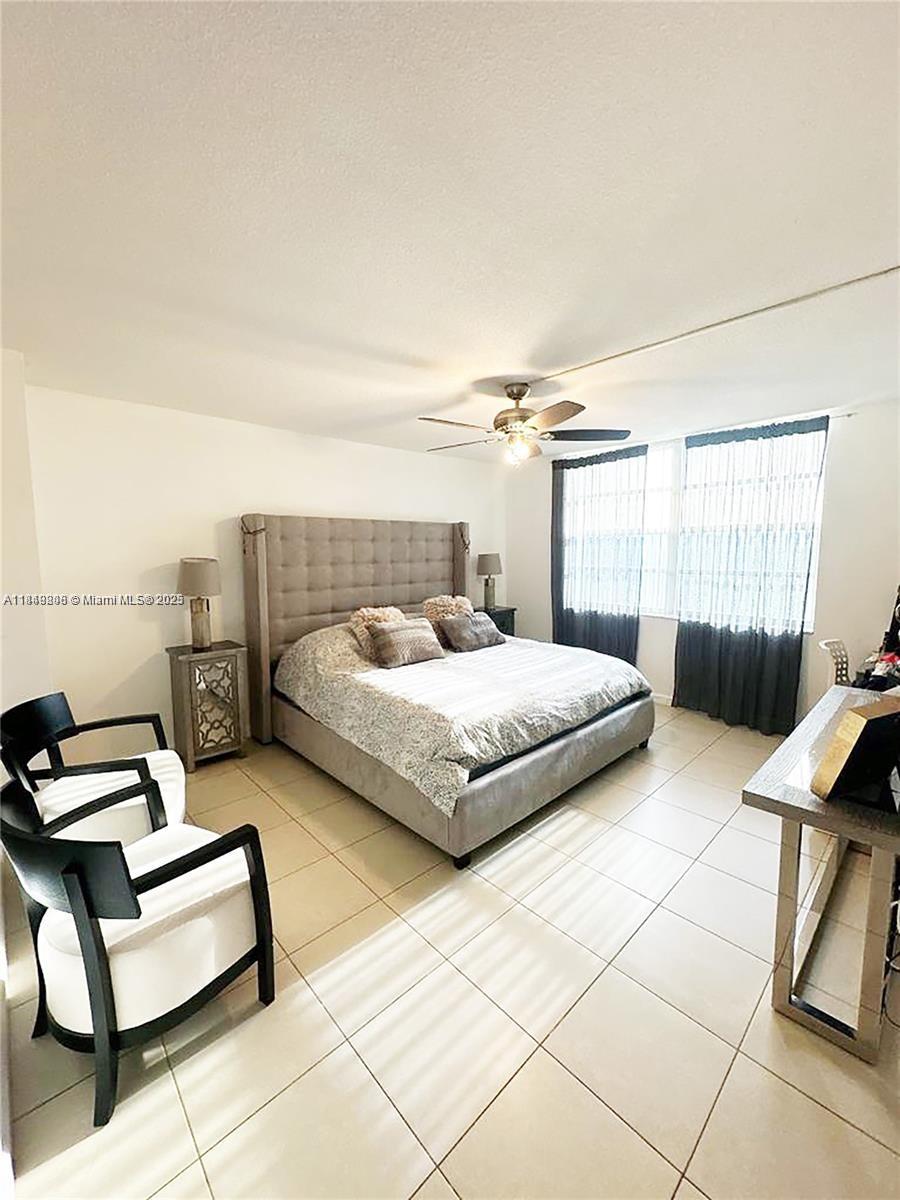 COMMODORE PLAZA CONDO - Residential