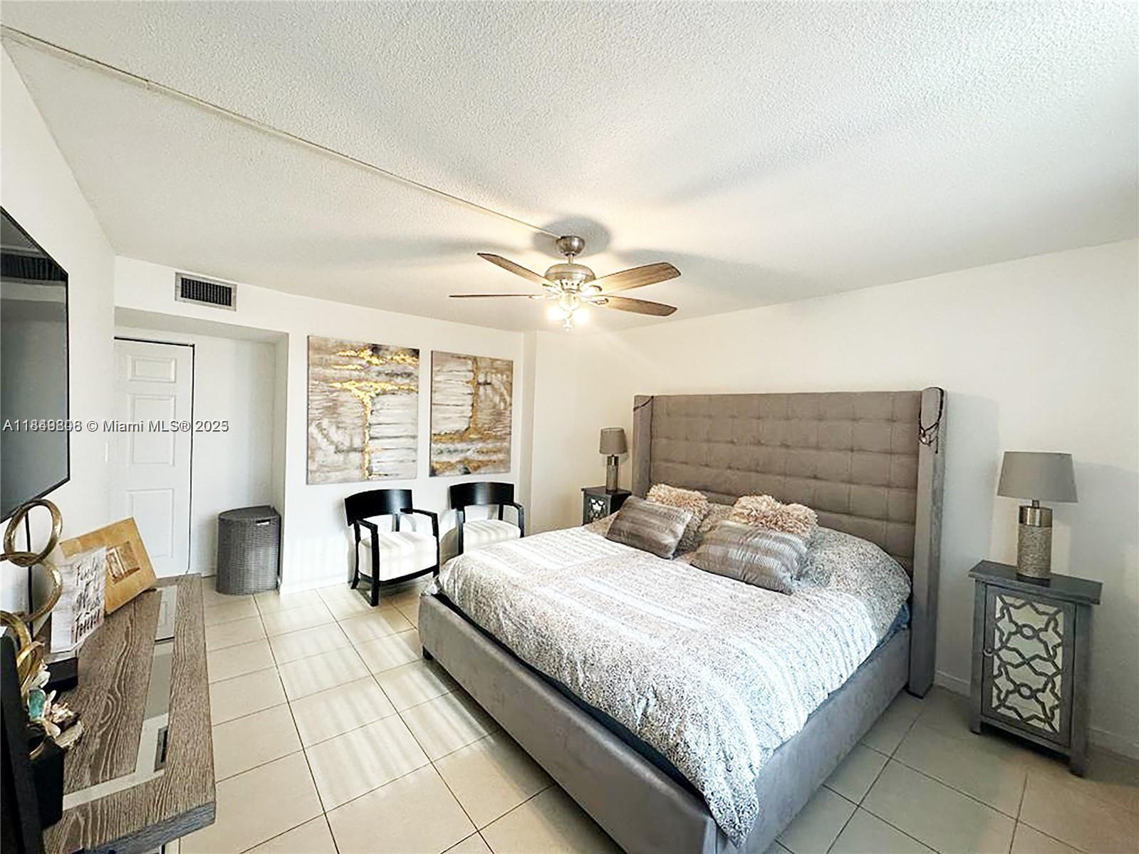 COMMODORE PLAZA CONDO - Residential