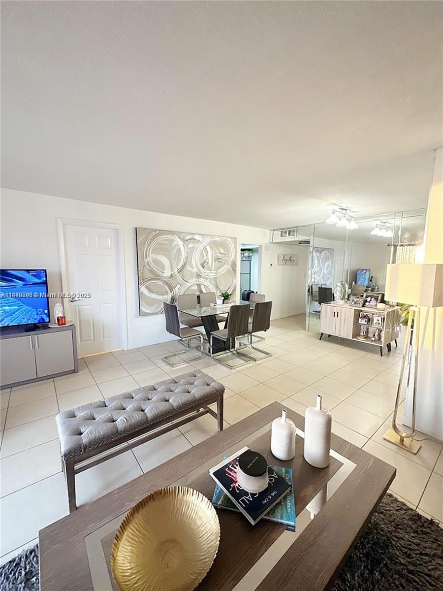 COMMODORE PLAZA CONDO - Residential