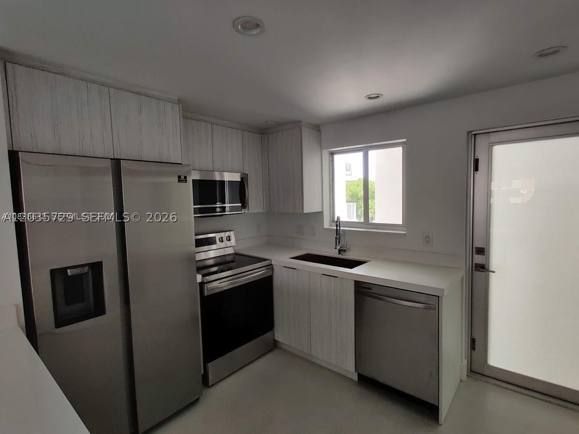 ENCLAVE SHORES CONDO - Residential Lease