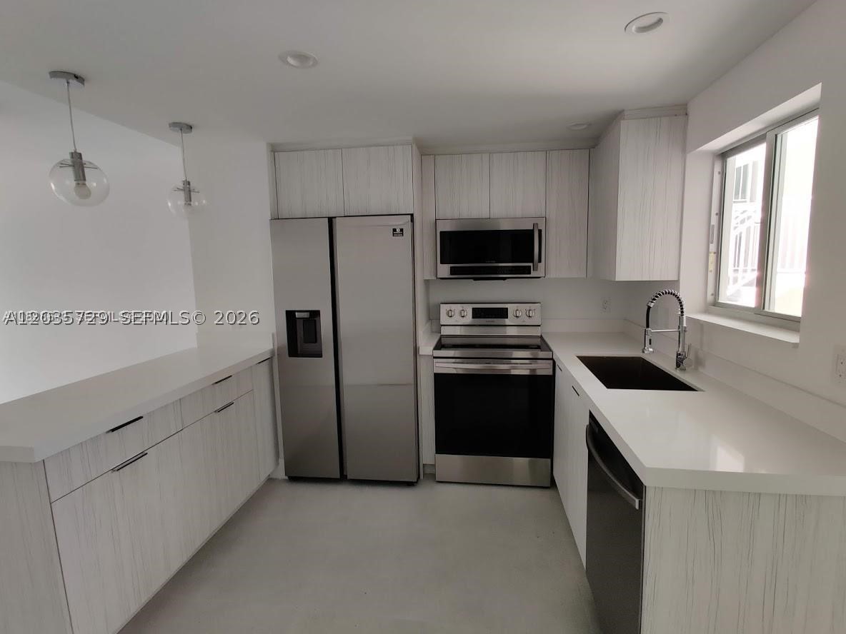 ENCLAVE SHORES CONDO - Residential Lease