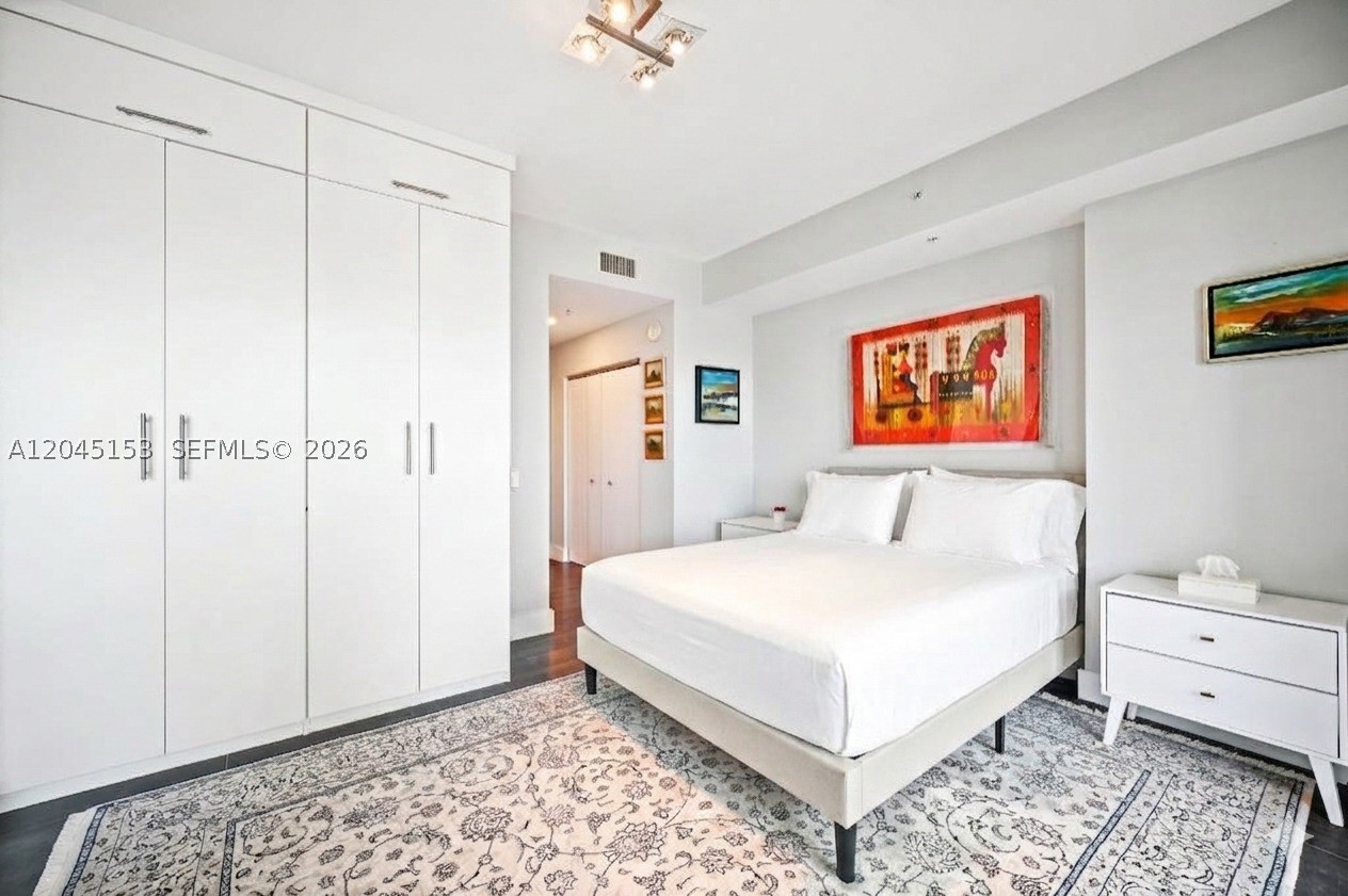 INFINITY AT BRICKELL COND - Residential
