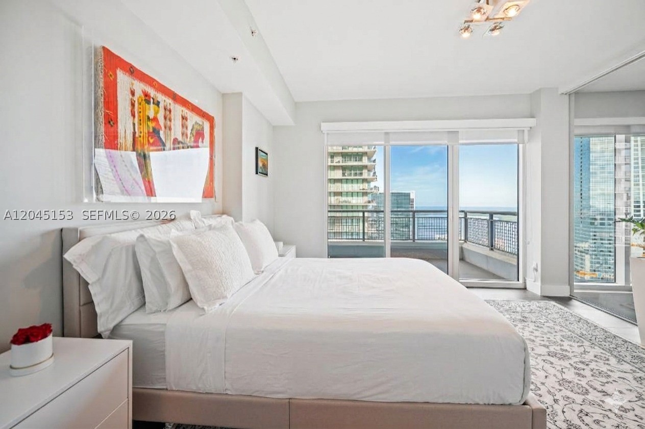 INFINITY AT BRICKELL COND - Residential