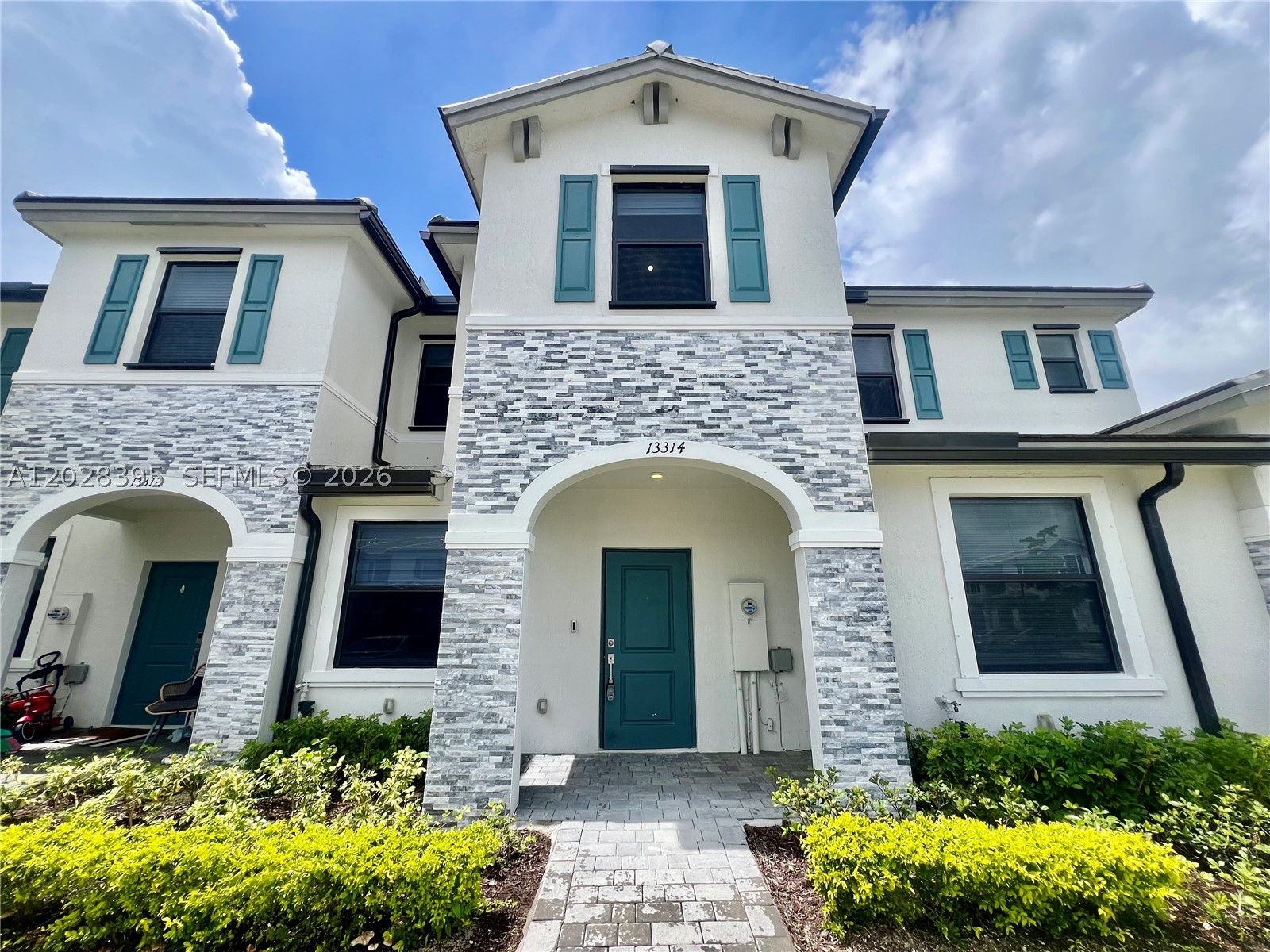 PINE VISTA - Residential Lease