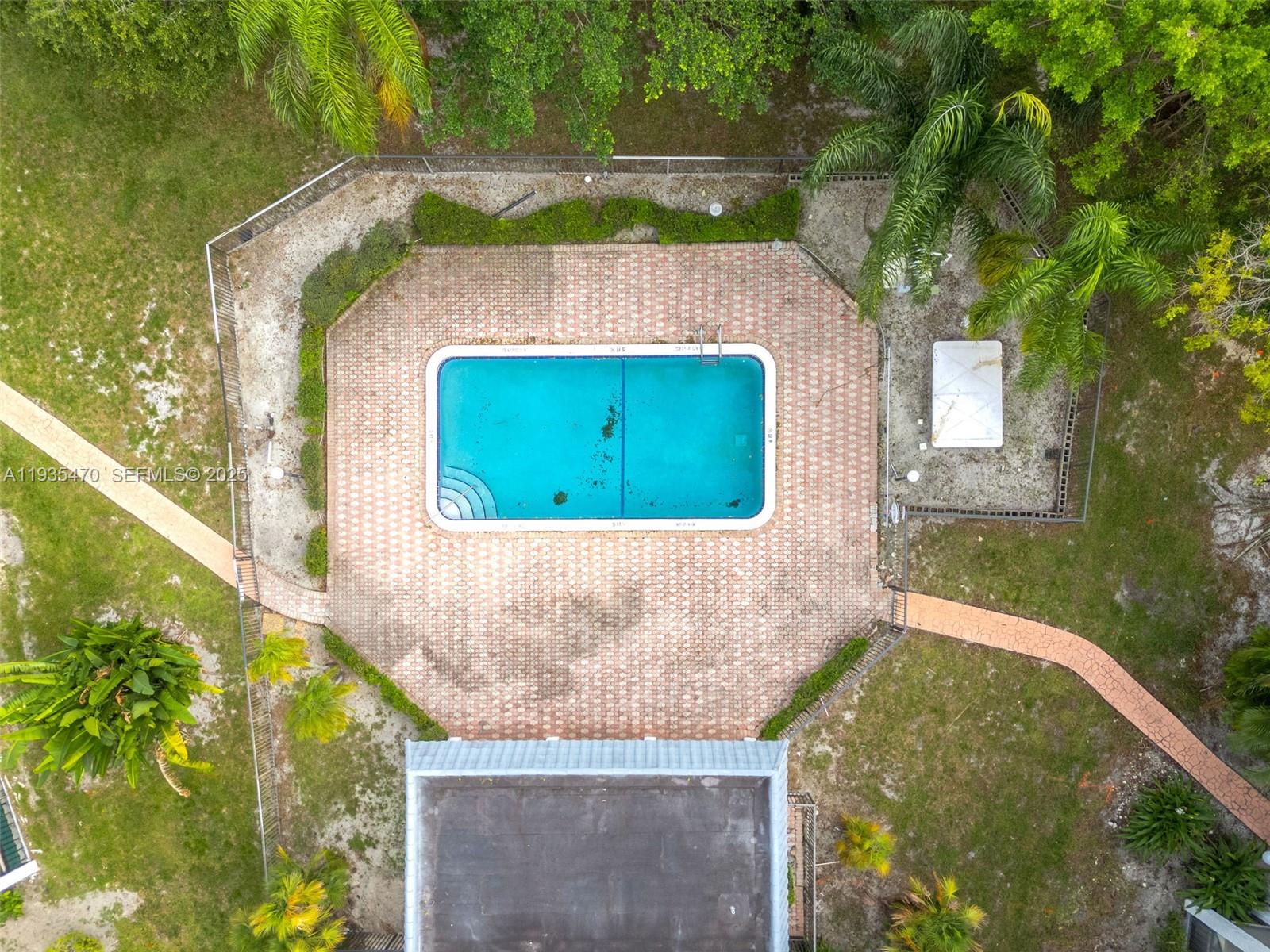 GARDEN LAKES OF INVERRARY - Residential