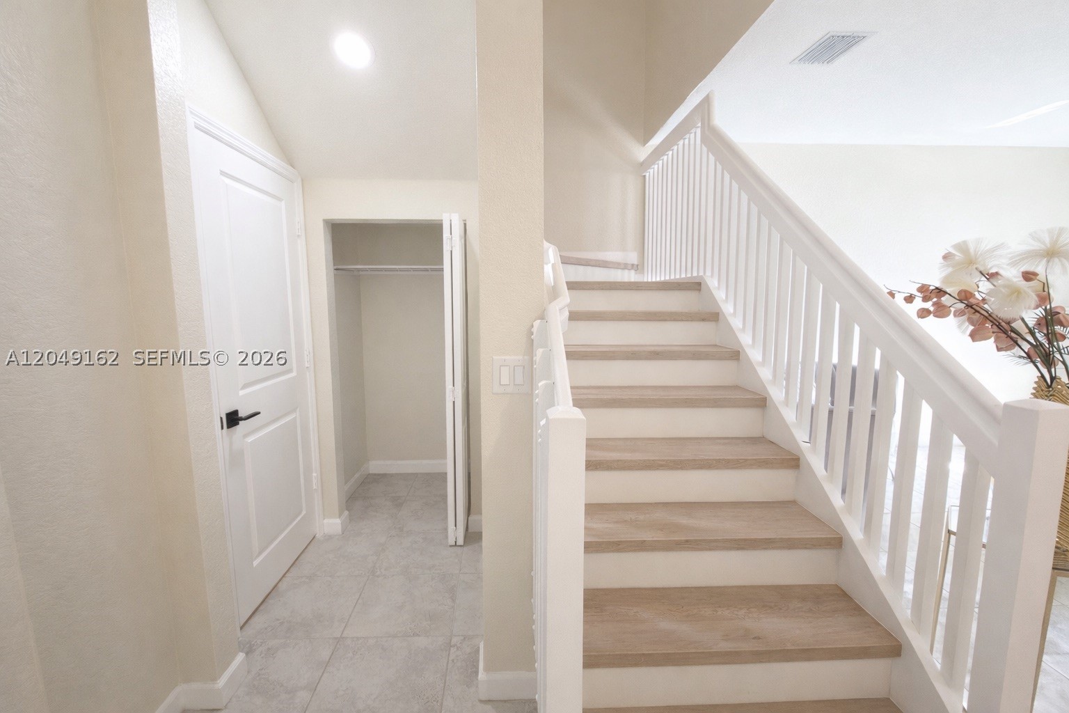 VIA VENTURA NEIGHBORHOOD - Residential Lease