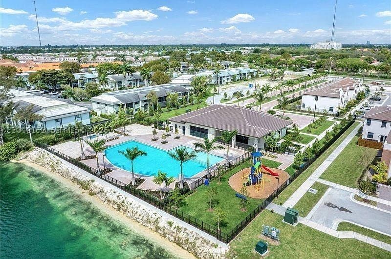 VIA VENTURA NEIGHBORHOOD - Residential Lease
