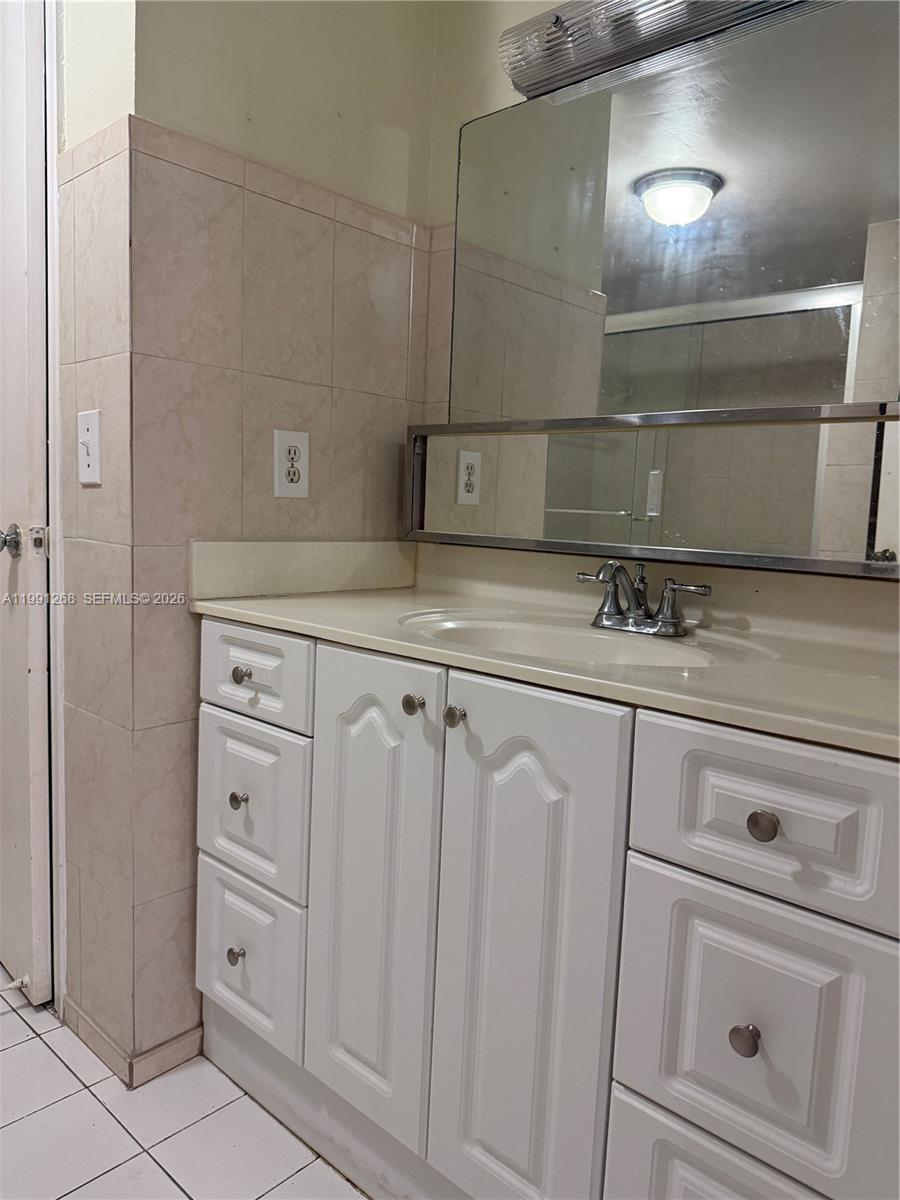 WESTLAND CONDO - Residential