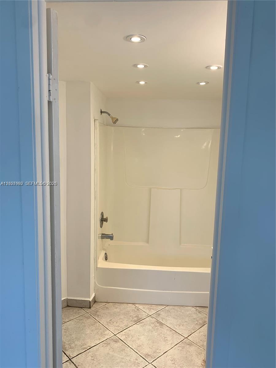 BLEAU FONTAINE CONDO #ONE - Residential Lease