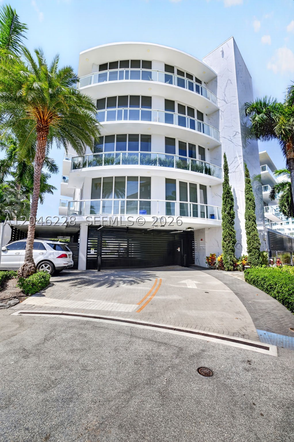 33 INTRACOASTAL CONDOMINI - Residential