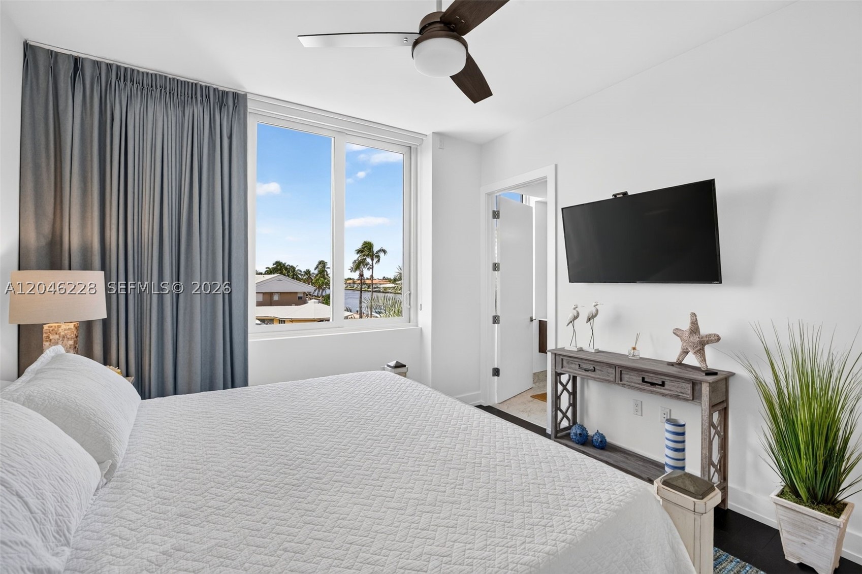 33 INTRACOASTAL CONDOMINI - Residential