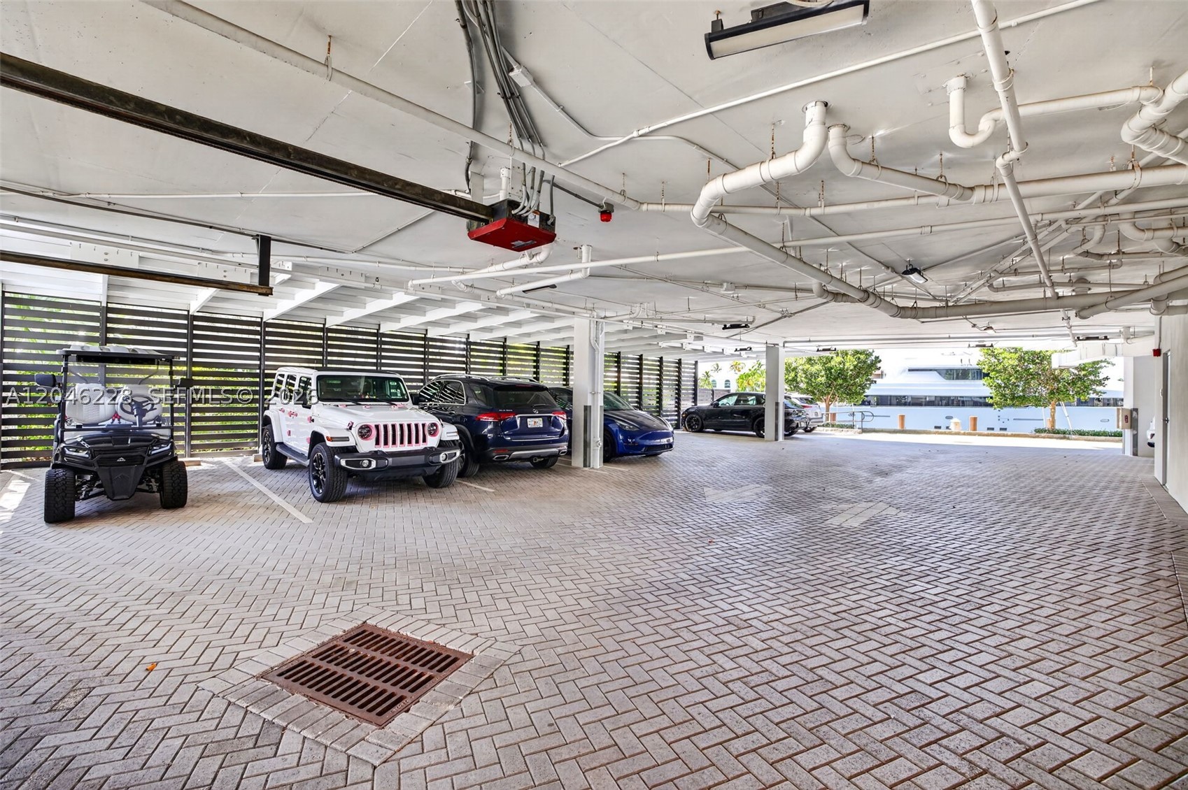 33 INTRACOASTAL CONDOMINI - Residential