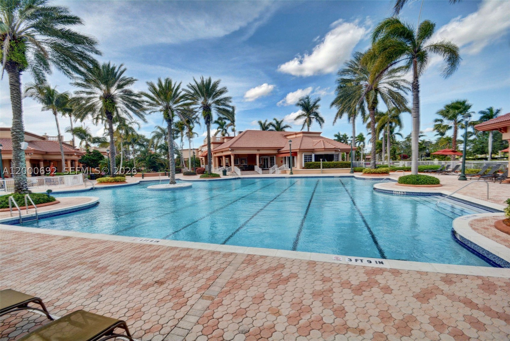 SUNSET LAKES - Residential