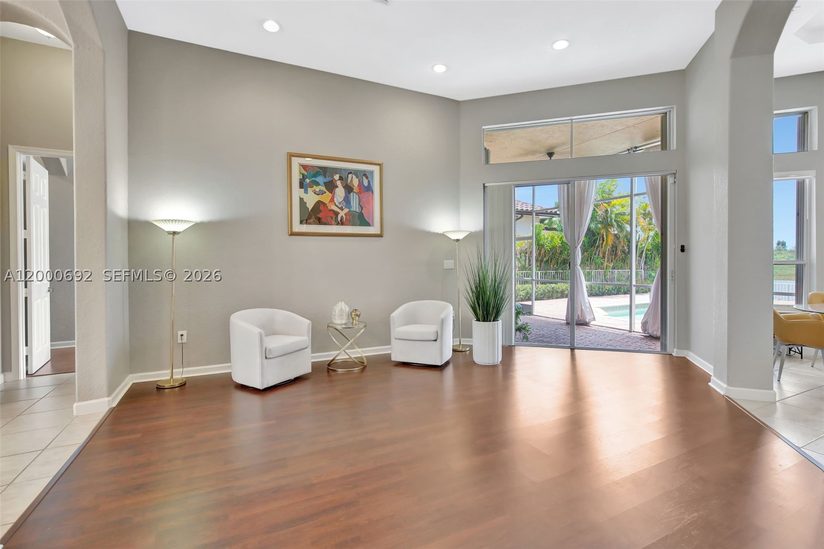 SUNSET LAKES - Residential