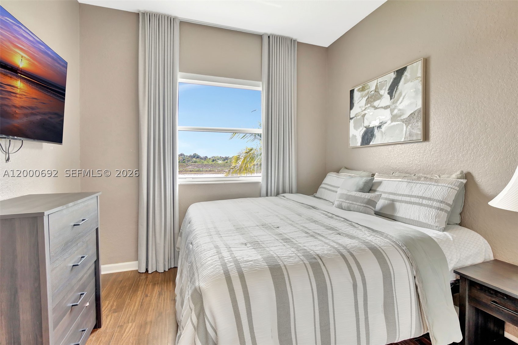 SUNSET LAKES - Residential