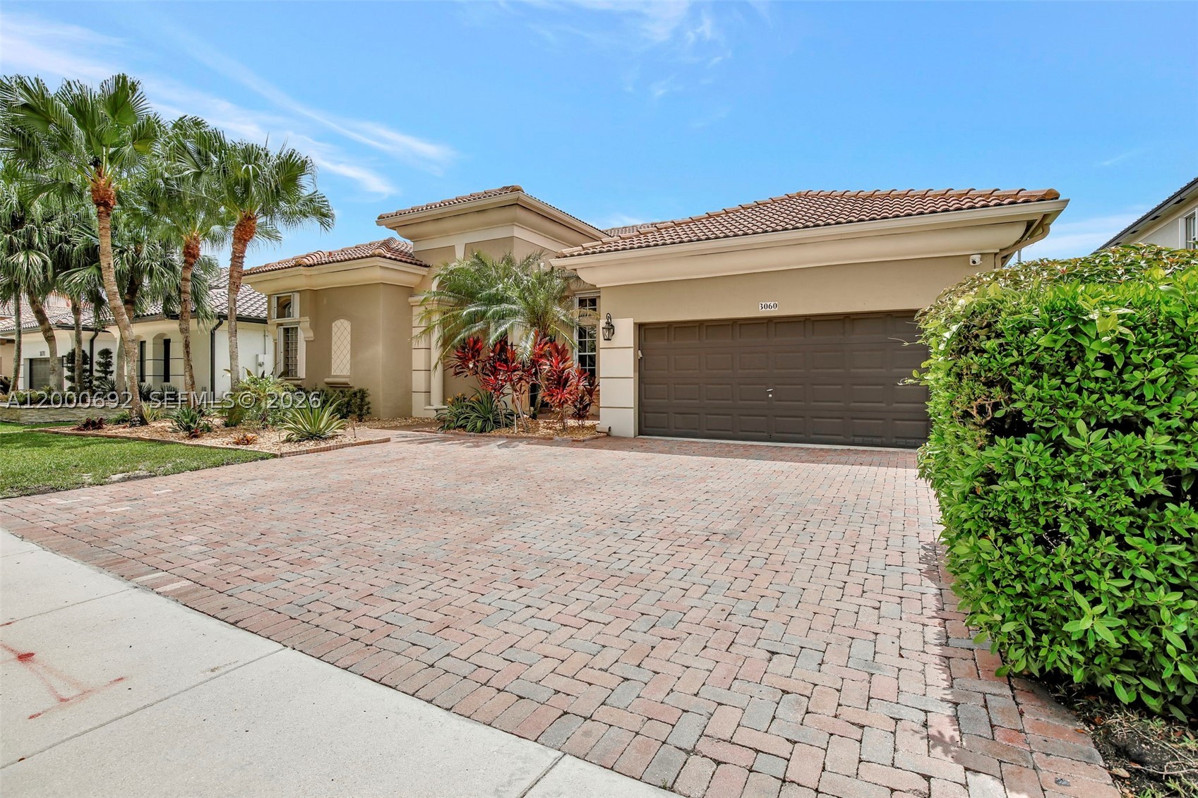 SUNSET LAKES - Residential