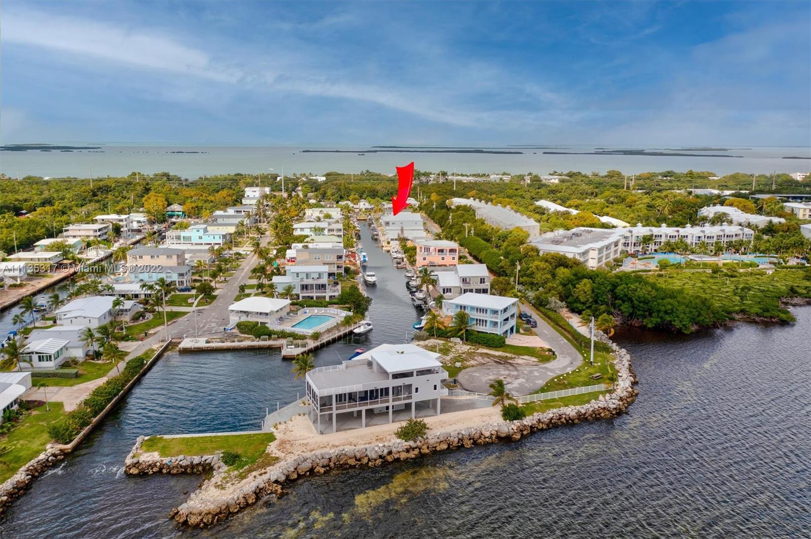 BOATERS DREAM! WATERFRONT OCEANSIDE UNDER 600K! DOCK YOUR BOAT BEHIND YOUR HOUSE- 41.5'  DOCK W/DAVITS. CANAL FRONT- LESS THAN 5 MINS TO THE OCEAN & SANDBAR ON RODRIGUEZ KEY! LOT SIZE IS LARGER THAN IT APPEARS!
MOVE IN AS IS FURNISHED, UNFURNISHED, OR BUILD YOUR DREAM HOME.  
FRESHLY PAINTED 2 BED 2 BATH W/UPGRADED BATHROOMS (SHOWER W/TILED WALLS & GLASS SHOWER DOORS). LARGE (350 SQFT) SCREENED PORCH. LARGE ATTACHED CARPORT. CENTRAL AIR & HEAT. NEW WATER HEATER. GAS STOVE. WASHER & DRYER.
THE HARBORAGE IS A QUAINT BEAUTIFUL WATERFRONT 2 STREET COMMUNITY OFFERING: YARD MAINTENANCE, A CLUBHOUSE W/COMMUNITY POOL, RECREATION ROOM, ICE MACHINE, LAUNDRY FACILITY,  BOAT RAMP, BOAT TRAILER STORAGE, and best of all LOCATION with DIRECT QUICK OCEAN ACCESS MINS FROM YOUR HOME!