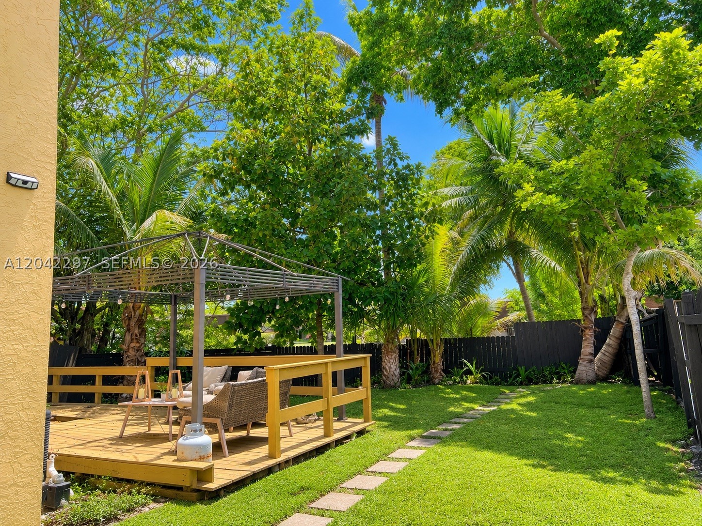 VILLAS AT WOODLAND GREENS - Residential