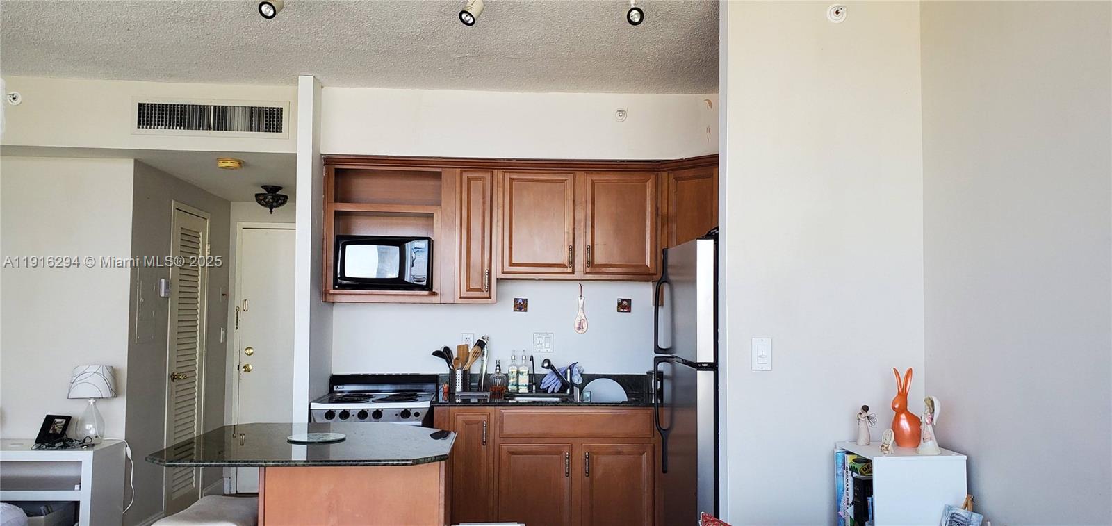 HOME TOWER CONDO - Residential