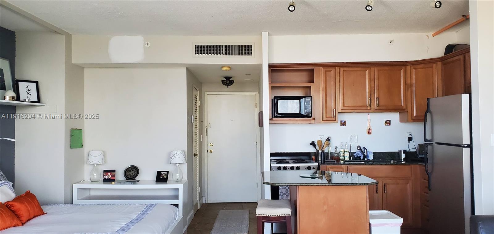 HOME TOWER CONDO - Residential