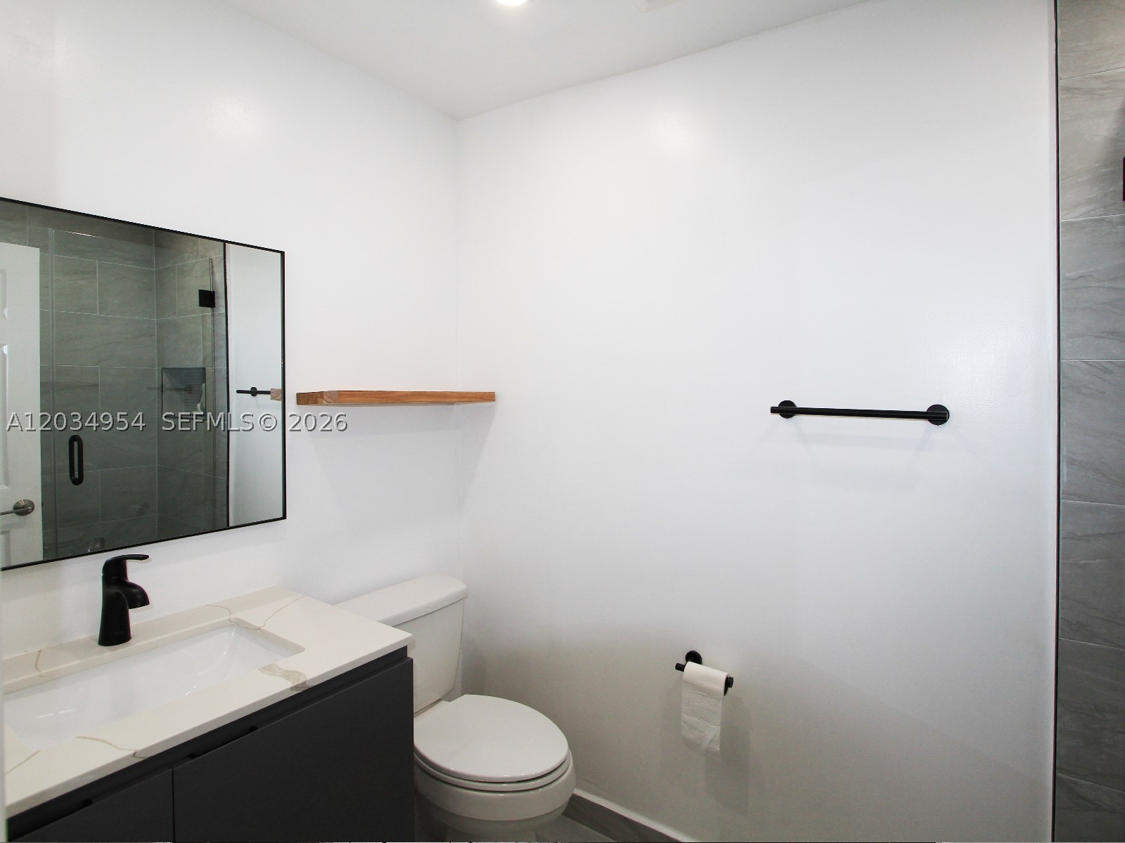 JUNIPER AT THE HAMMOCKS - Residential Lease