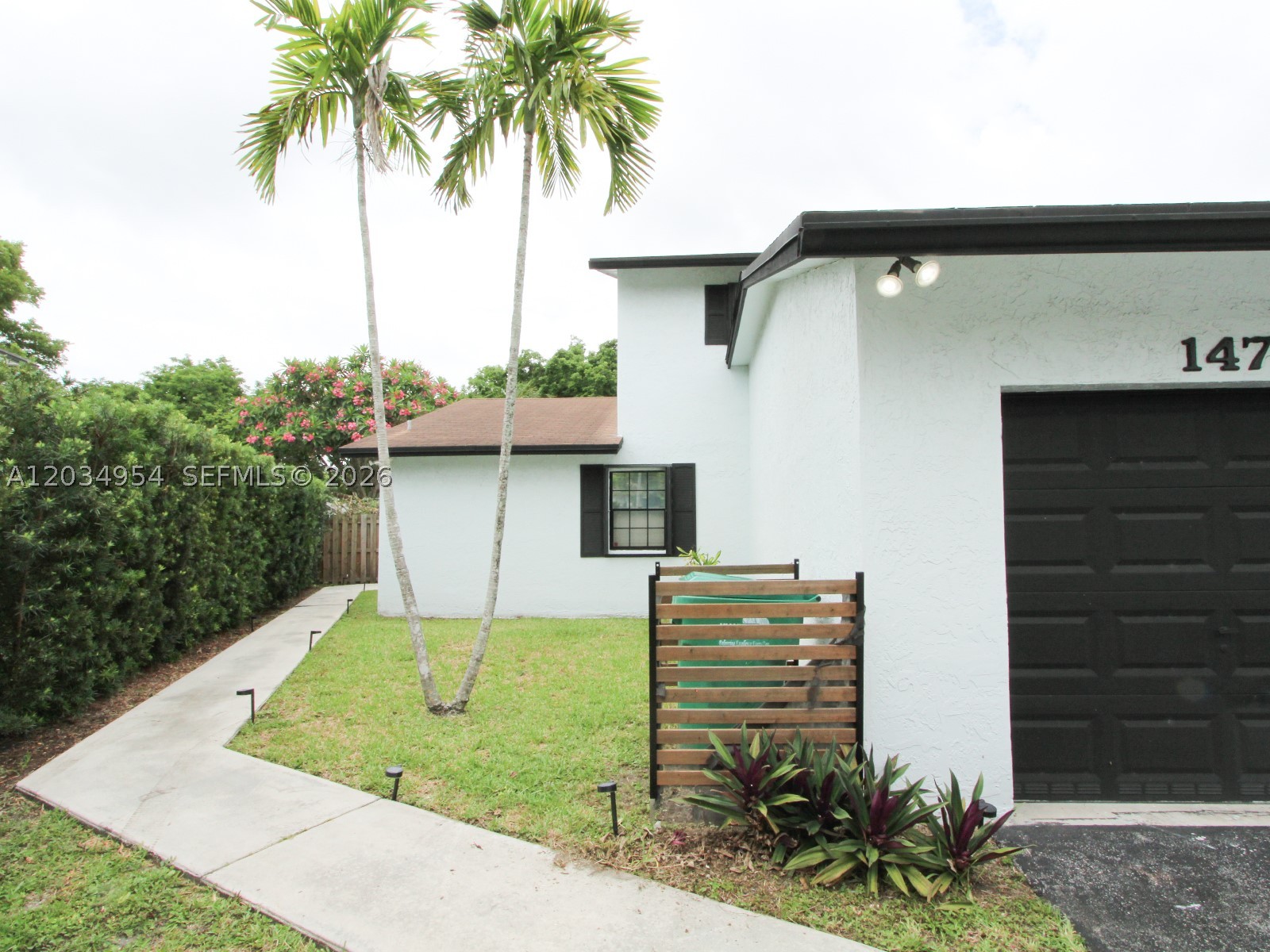 JUNIPER AT THE HAMMOCKS - Residential Lease