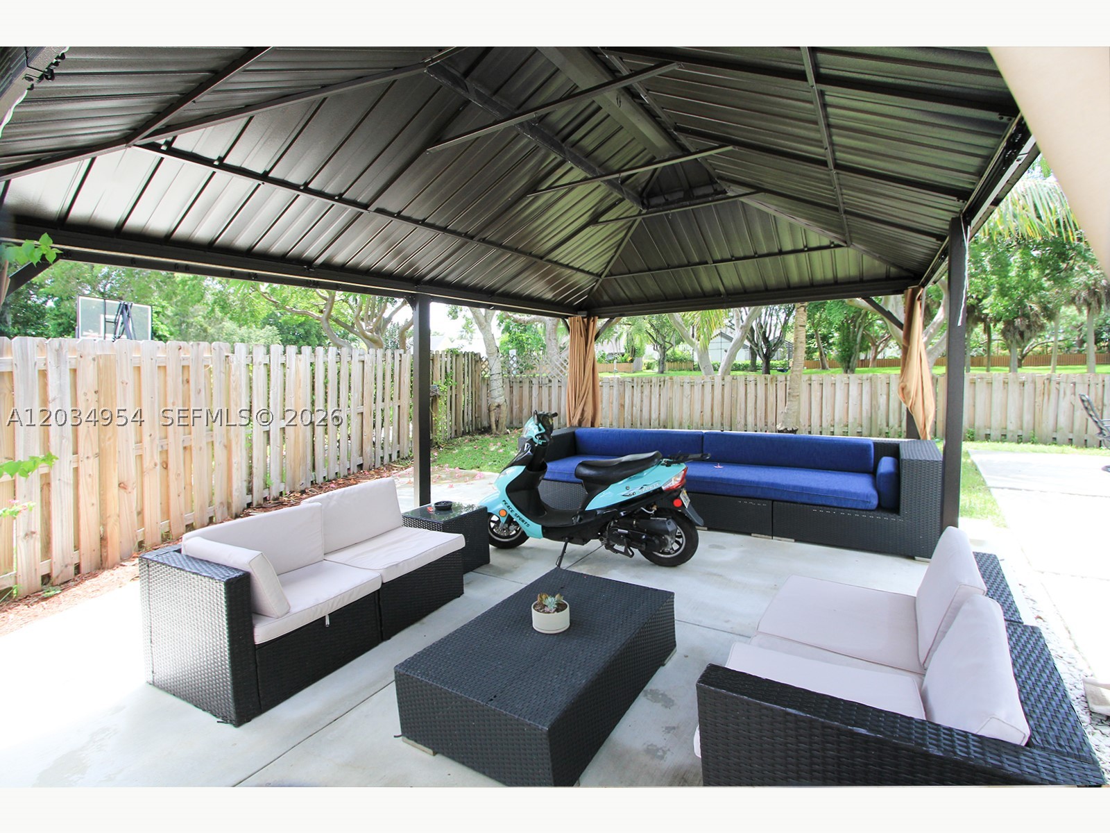 JUNIPER AT THE HAMMOCKS - Residential Lease