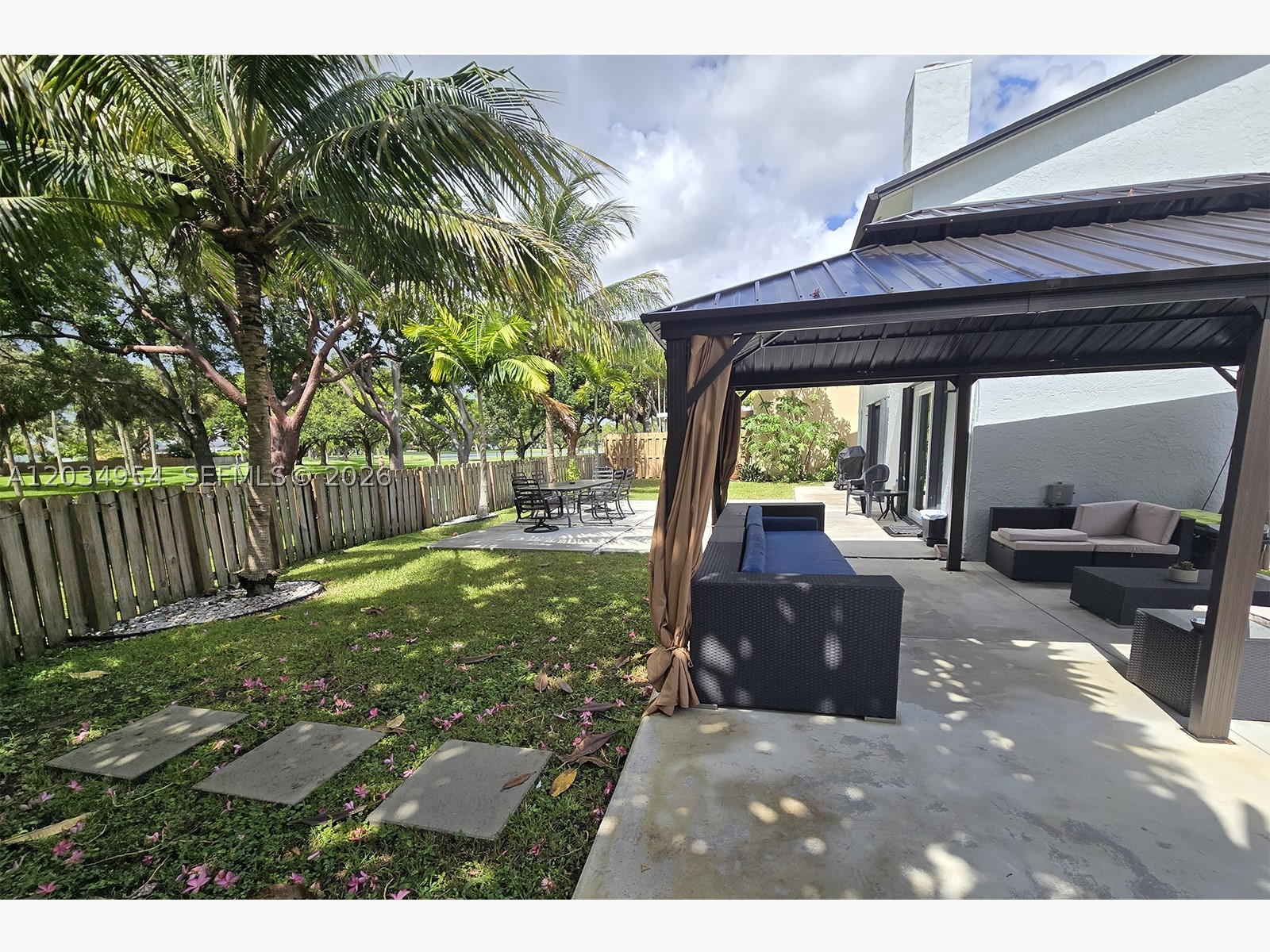 JUNIPER AT THE HAMMOCKS - Residential Lease