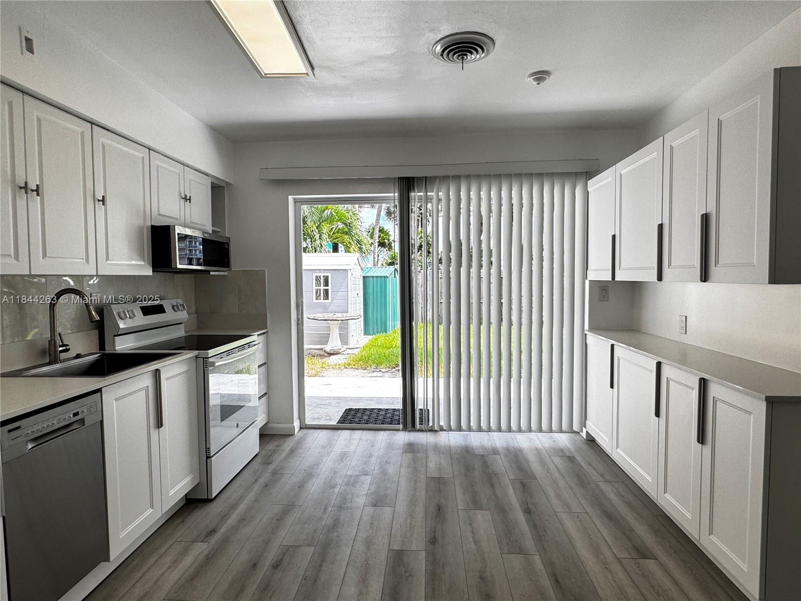 OCEAN BLVD ESTATES SEC A - Residential Lease