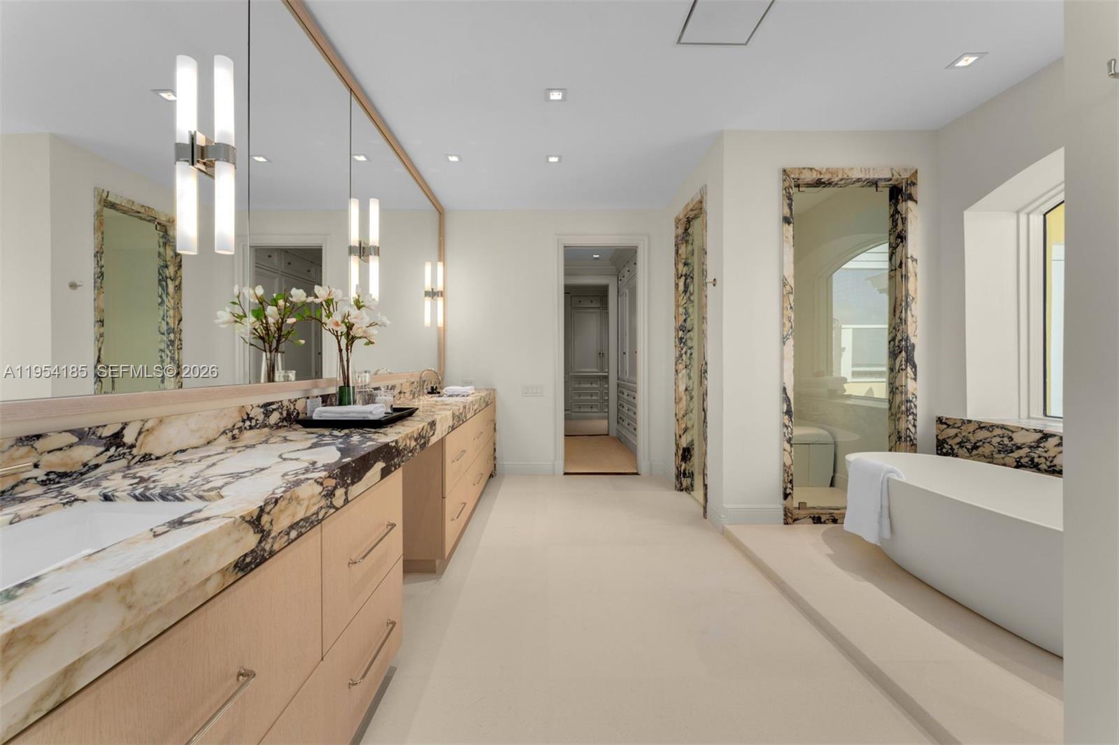 GRAND BAY RESIDENCES COND - Residential