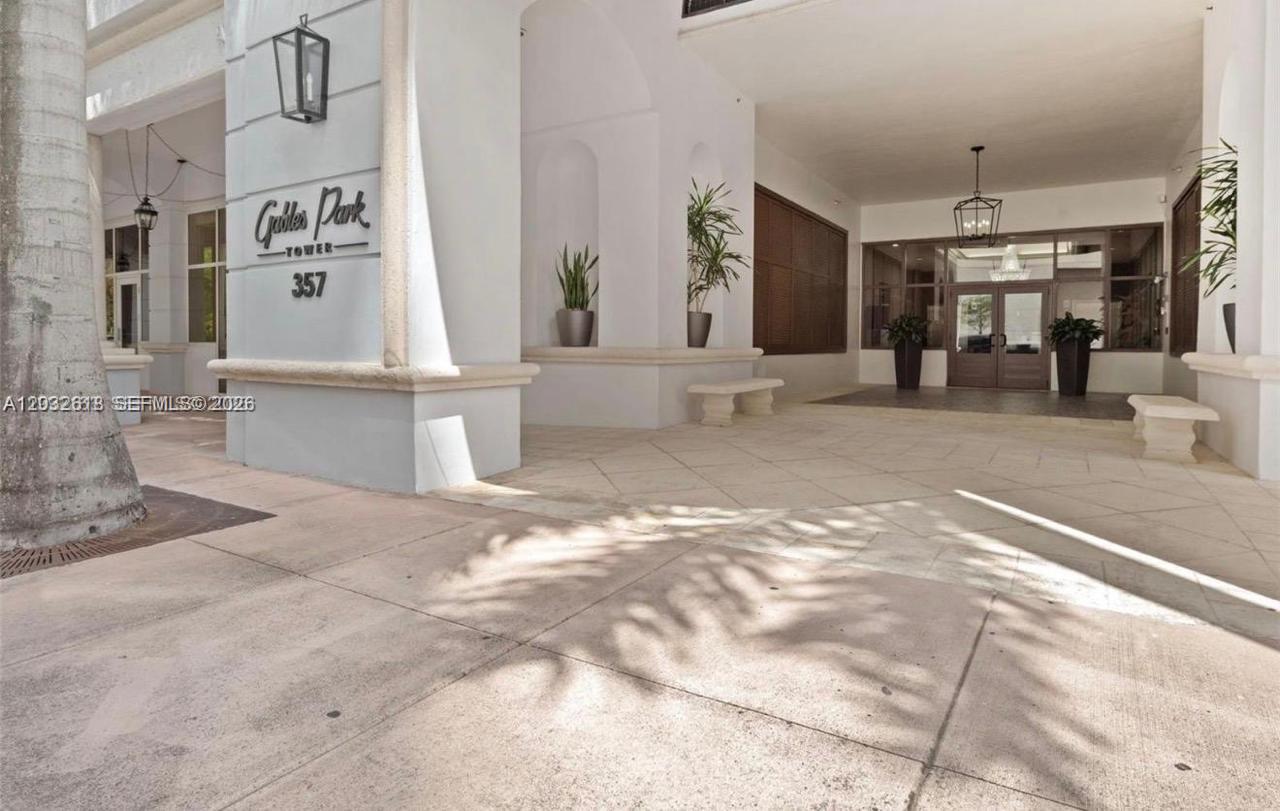 GABLES PARK TOWER - Residential