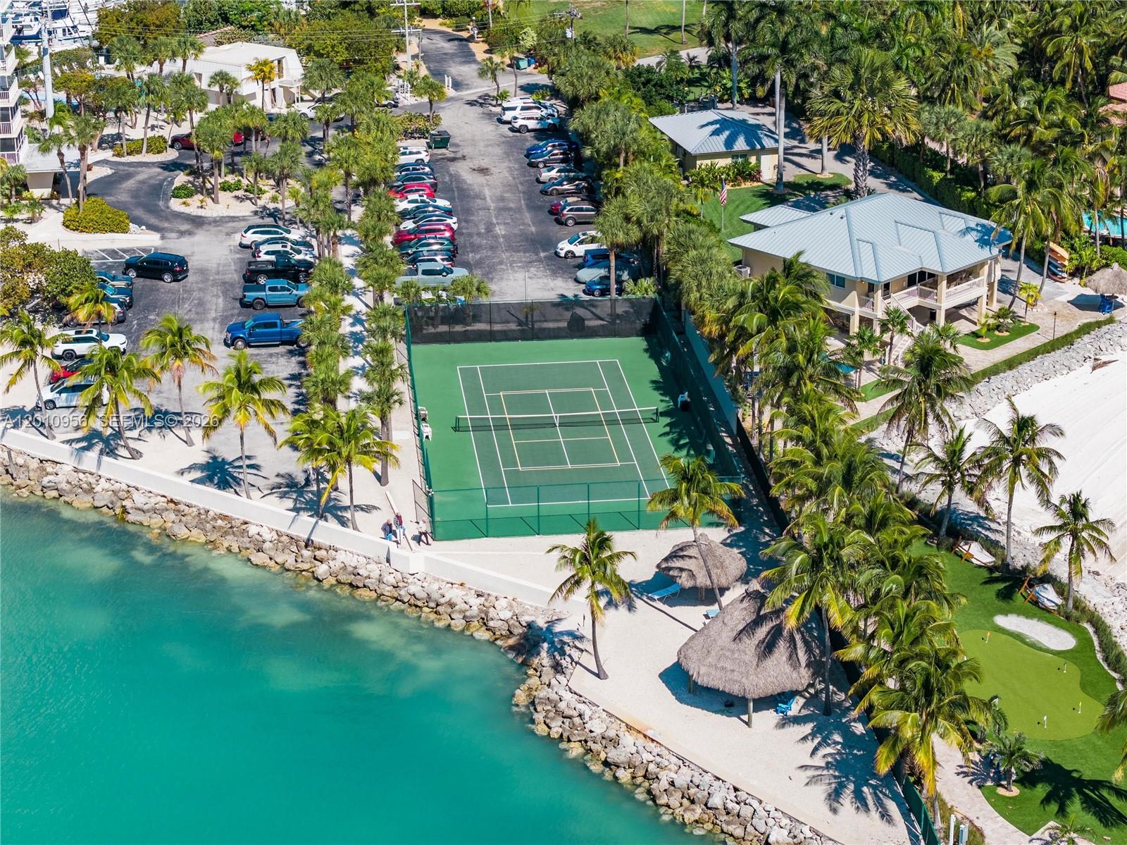 COCO PLUM BEACH - Residential