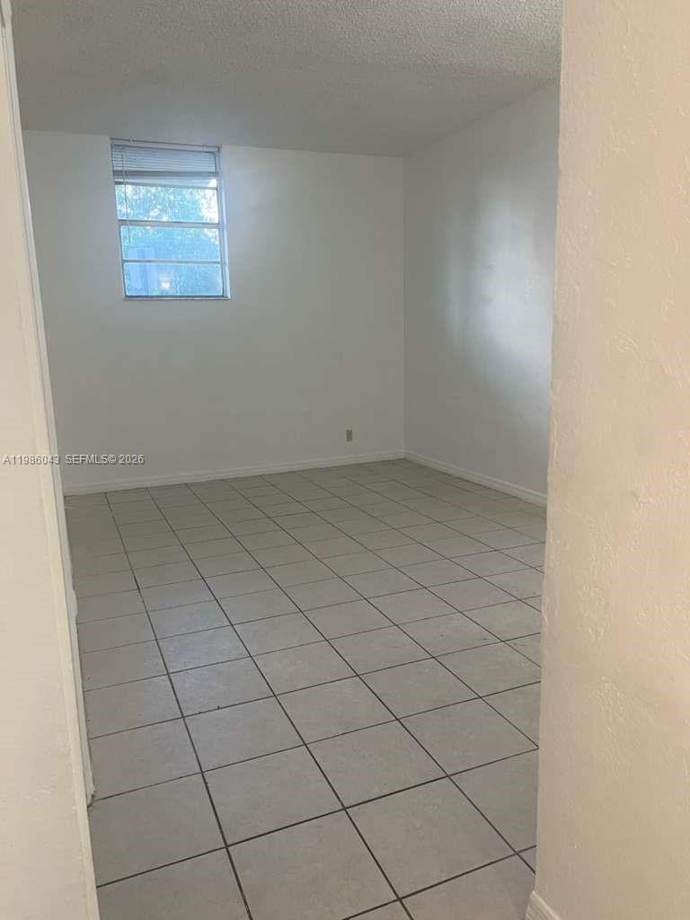 YOLANDA VILLAS CONDO - Residential