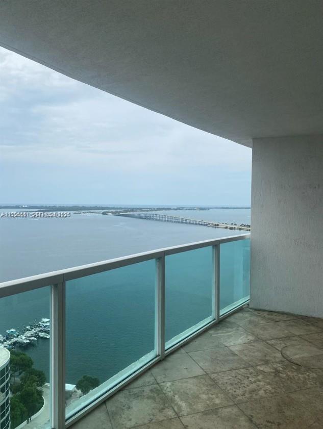 SPACIOUS AND GORGEOUS 1BD/1BA CONDO UNIT LOCATED ON BISCAYNE BAY. LARGE PRIVATE TERRACE WITH STONE MARBLE, BAY AND CITY VIEWS, ITALIAN ARAN KITCHEN CABINETRY W/GRANITE COUNTERTOPS, GE PROFILE APPLIANCES, WASHER/DRYER IN UNIT, WALK-IN CLOSET. BUILDING AMENITIES INCLUDE: TENNIS COURT, SWIMMING POOL, SAUNA/SPA, JACUZZI, BBQ PICNIC AREA, FITNESS CENTER W/DIRECT BAY VIEWS, PARTY ROOM, 24-HOURS VALET, MANAGEMENT ON SITE, AND MUCH MORE! CALL LISTING AGENT FOR MORE INFORMATION. AVAILABLE JULY 1, 2026.