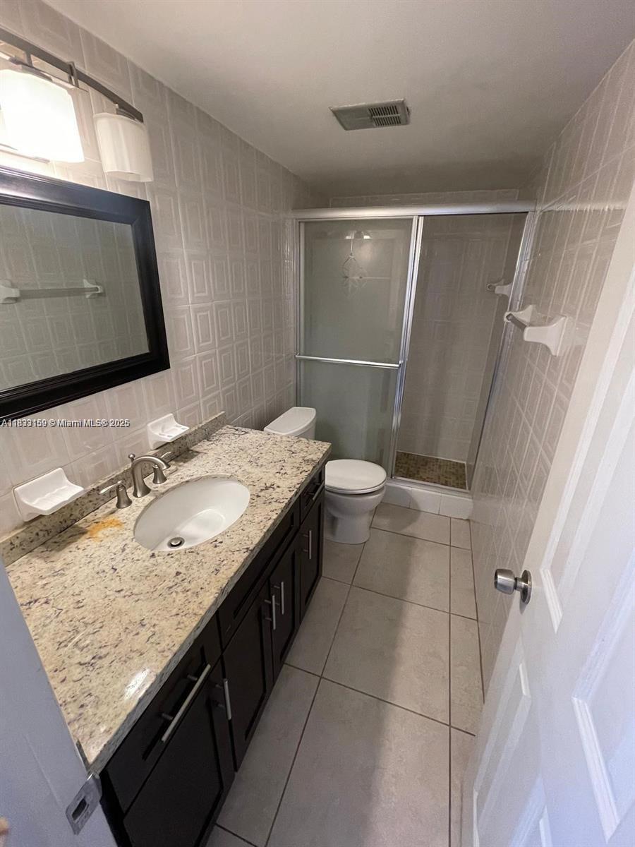 SNAPPER CREEK TOWNHOUSES - Residential Lease