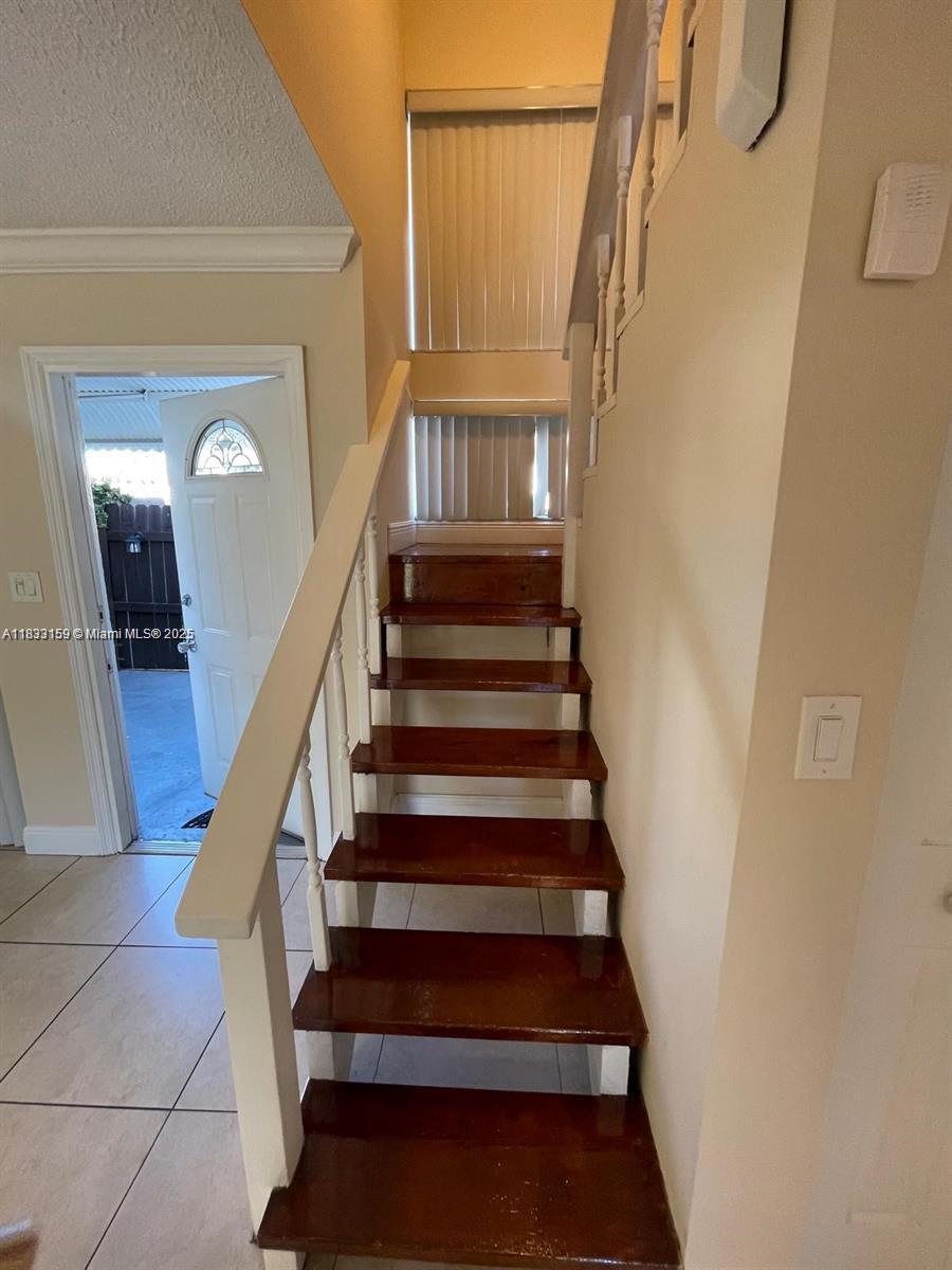 SNAPPER CREEK TOWNHOUSES - Residential Lease