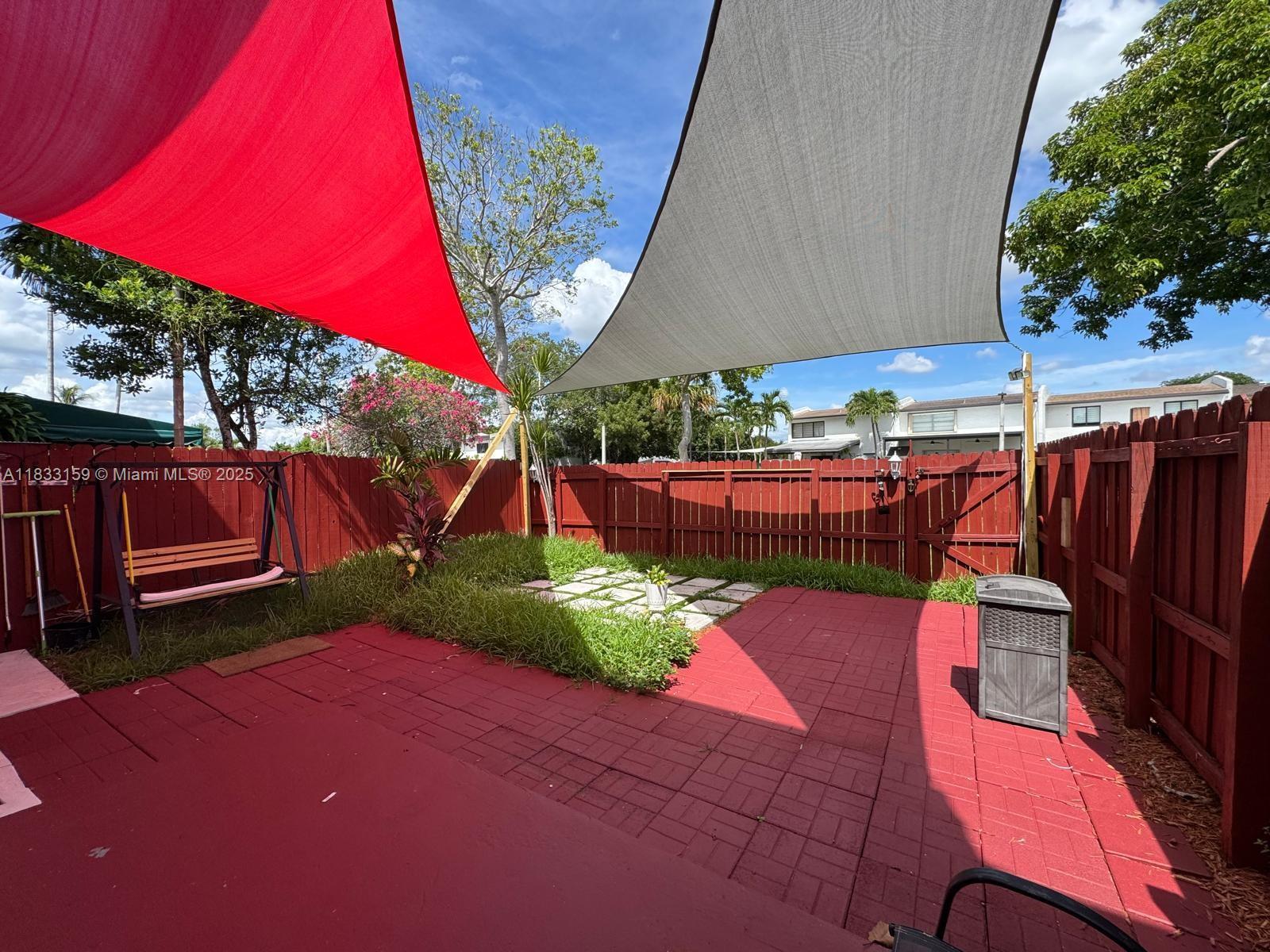 SNAPPER CREEK TOWNHOUSES - Residential Lease