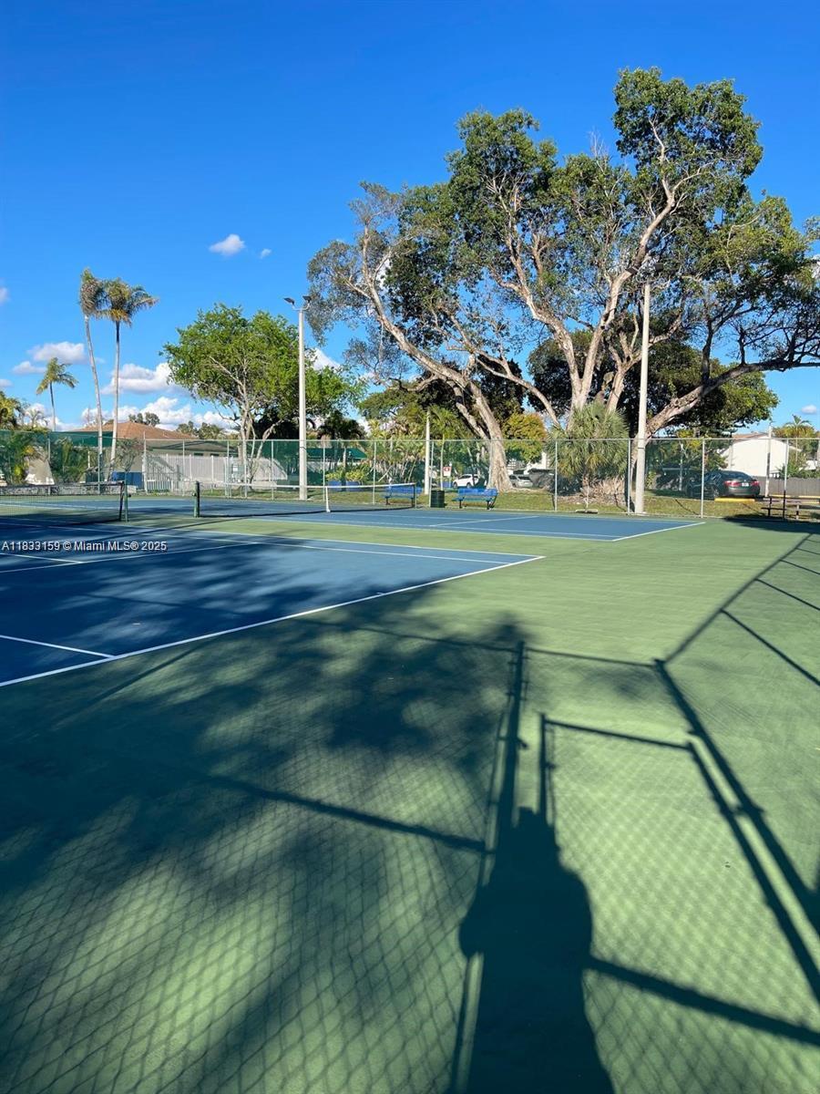 SNAPPER CREEK TOWNHOUSES - Residential Lease