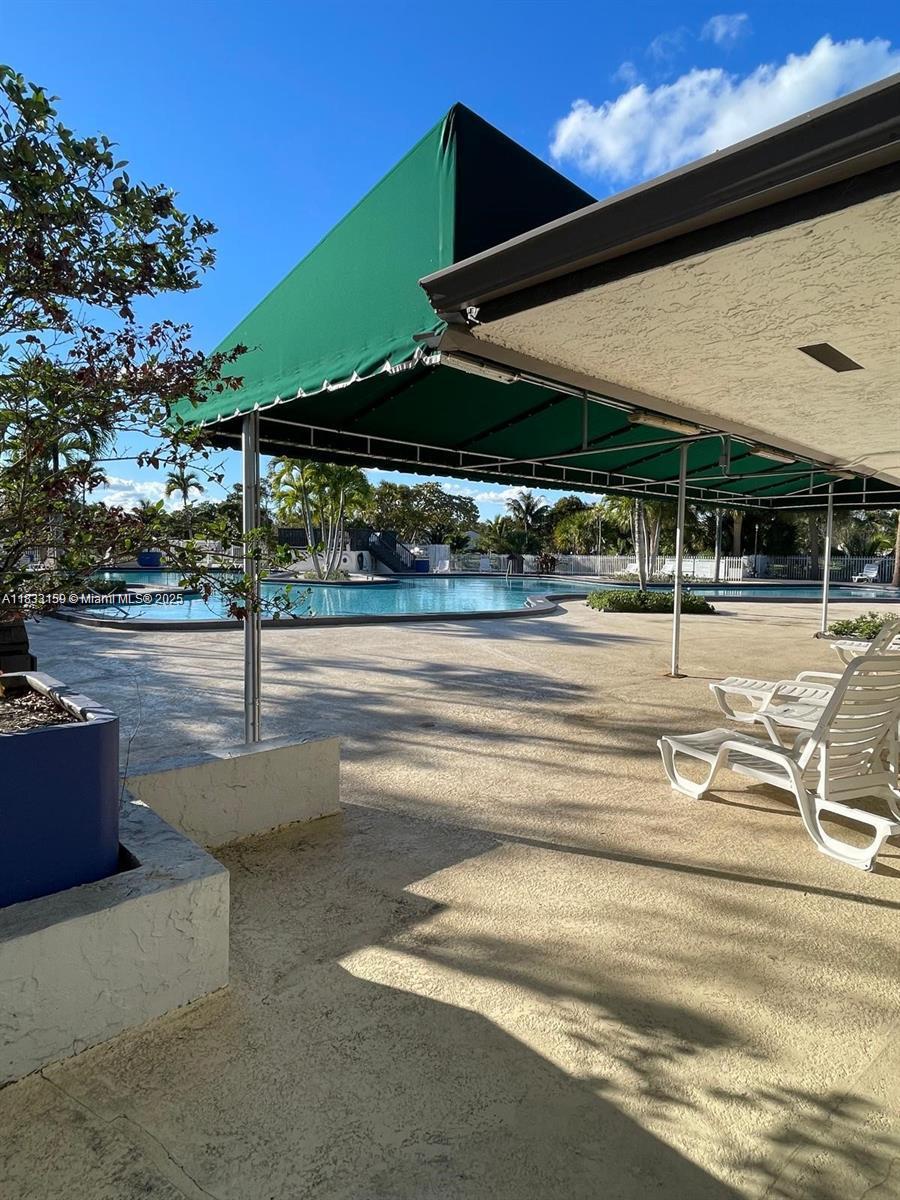 SNAPPER CREEK TOWNHOUSES - Residential Lease