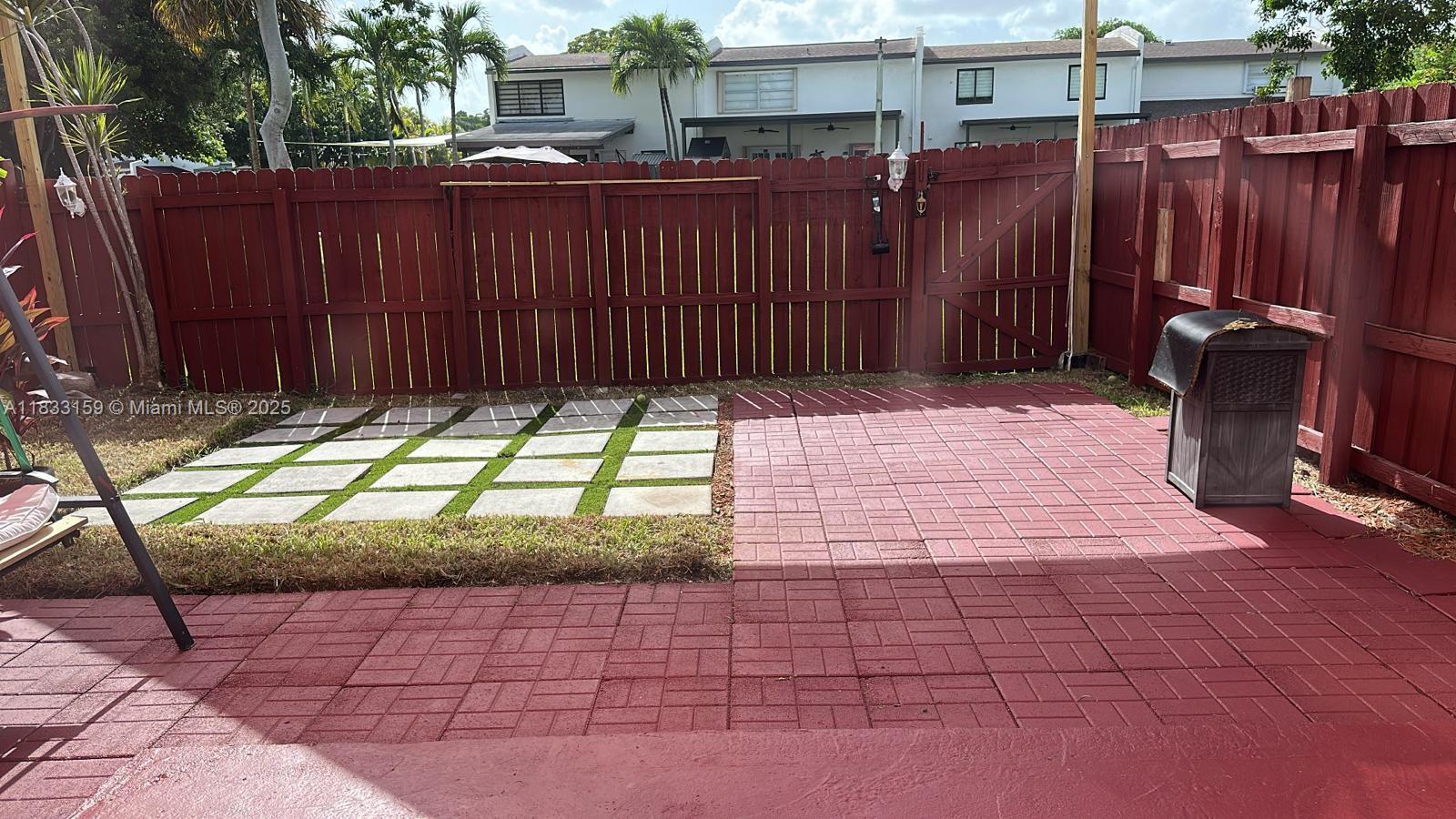 SNAPPER CREEK TOWNHOUSES - Residential Lease