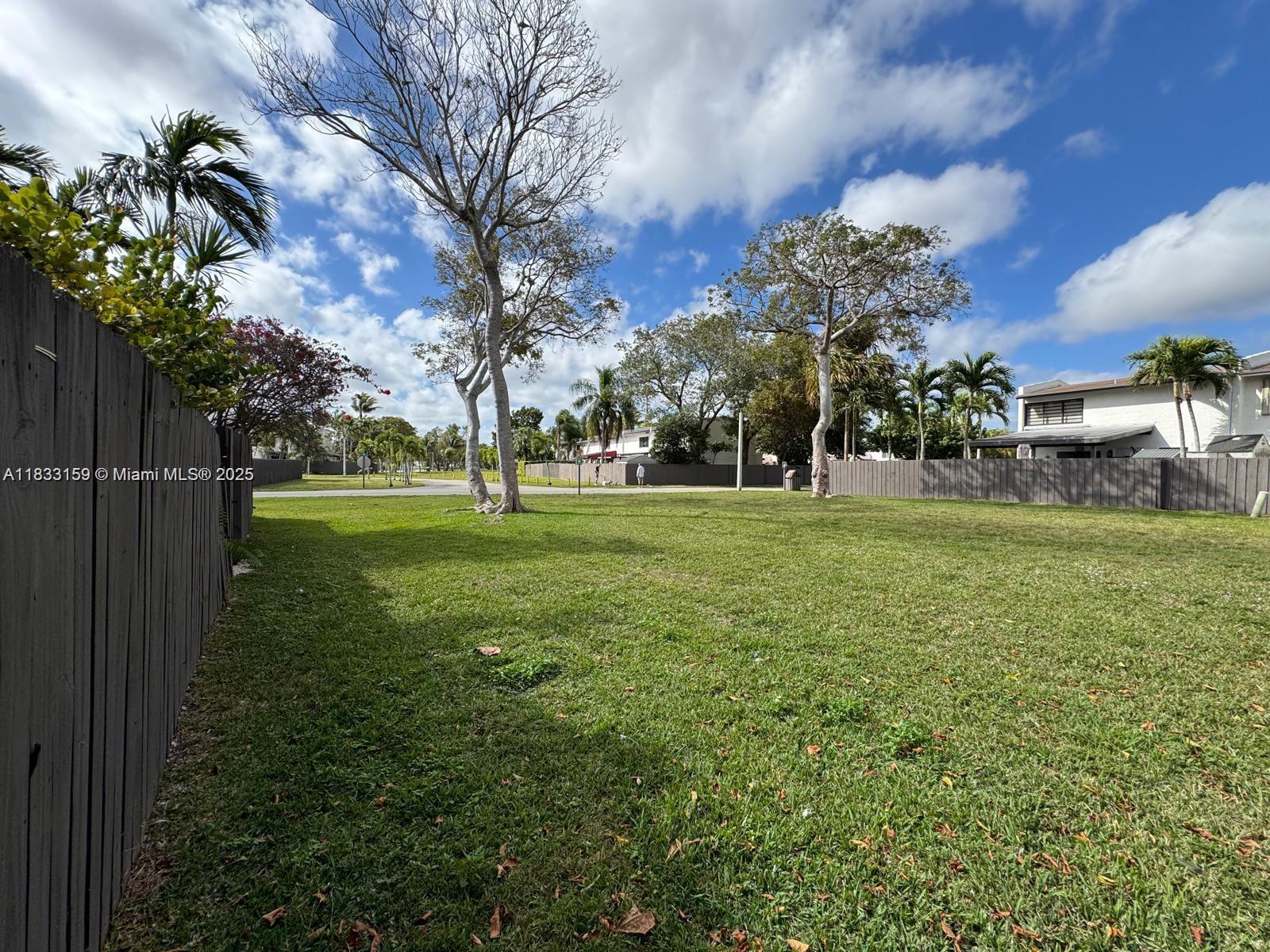 SNAPPER CREEK TOWNHOUSES - Residential Lease