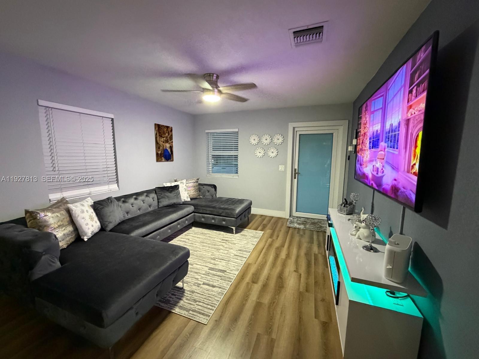 NO MIAMI BEACH MANOR - Residential